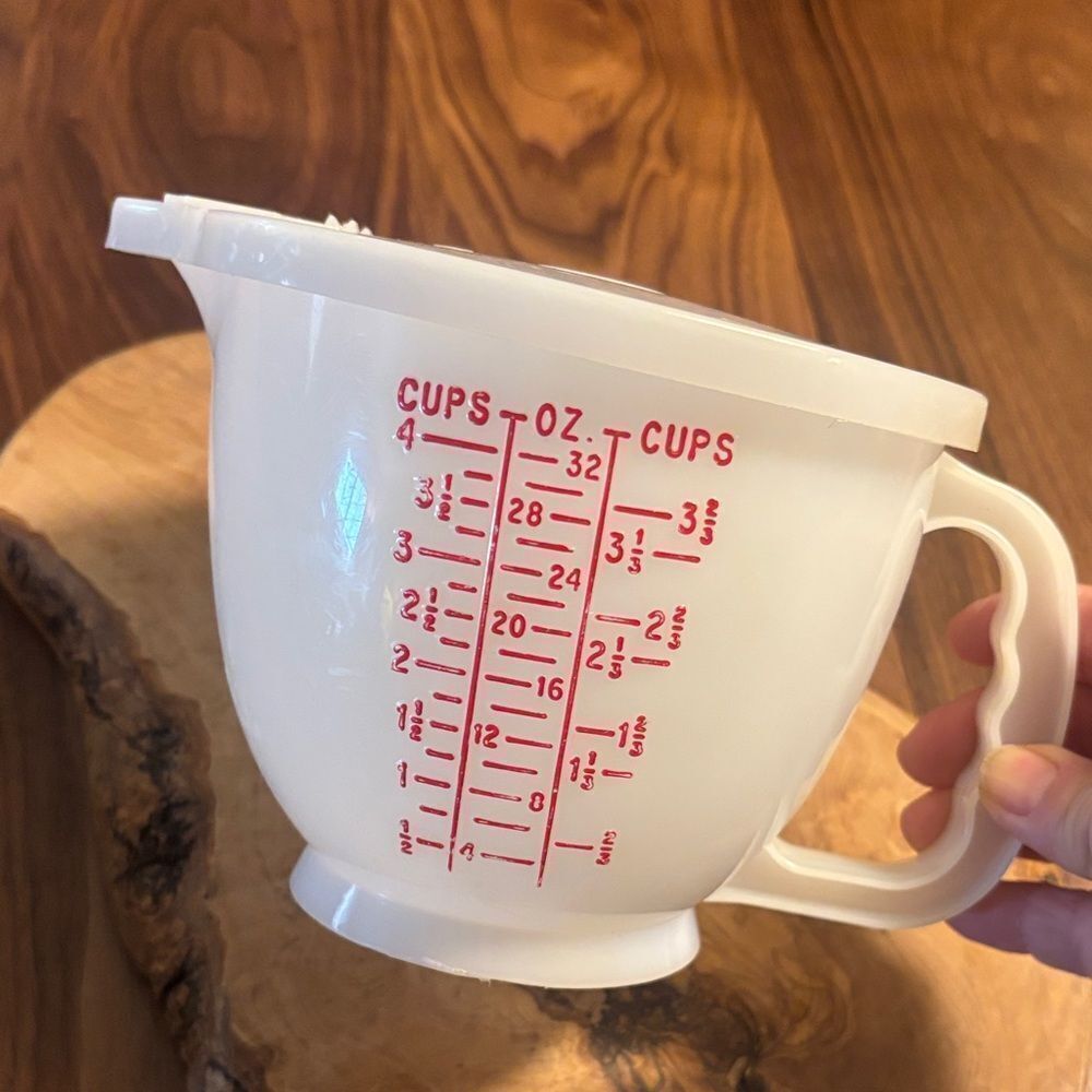 Vintage Tupperware 4 Cup Mix 'n Store